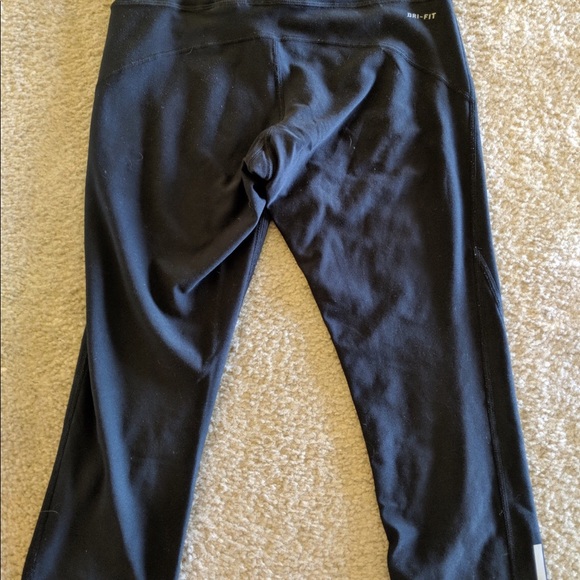 Black nike cropped leggings - Picture 4 of 4